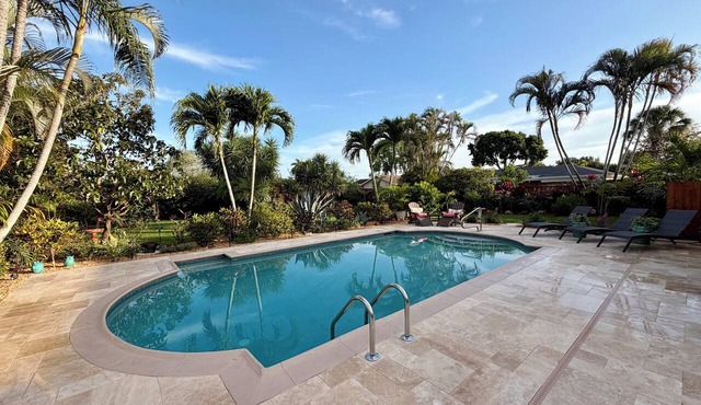 Tropical Oasis ~ Game Room ~ Spectacular Gardens ~ Heated 32' Saltwater Pool