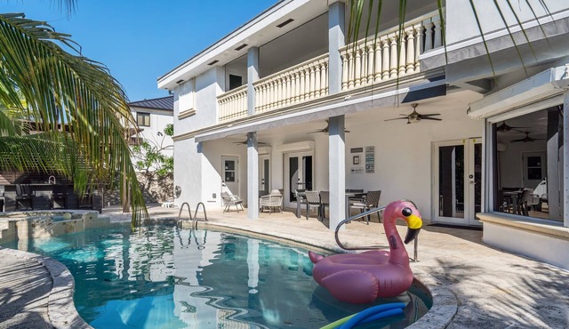Tropical Pool Paradise x 5-BD,4-BA Luxury Living