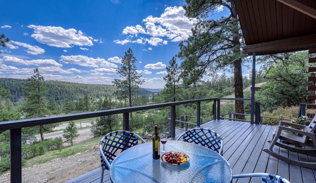 Tubing Promo! Cozy Mountain Getaway, Fire Pit, Mtn Views, 10 Min to Downtown, Close to Wolf Creek!