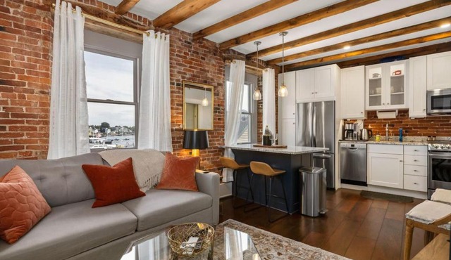 Tugboat Vista 2 Bedroom Downtown Portsmouth
