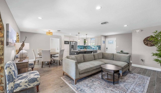 Turtle Pointe - 3BR, Poolside Coastal Escape