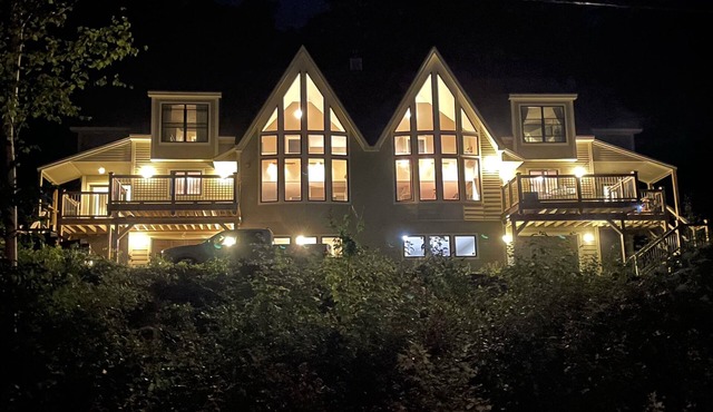 Twin Peaks - Combined two unit mirrored duplex; sleeps 20, two hot tubs, two theater rooms