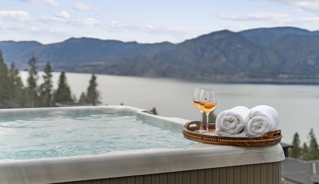 Uncorked Escape ~ Naramata 2 bdrm suite with simply stunning views & hot tub.
