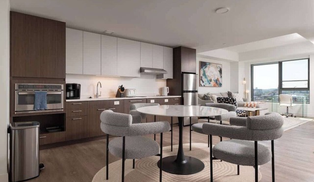 Upscale 1BR near MIT Harvard with Parking!