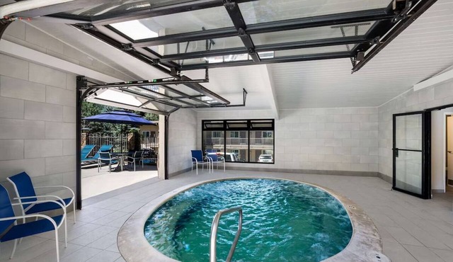 Upscale Colorado Escape w/Heated Pool | Spa Access | Free Breakfast