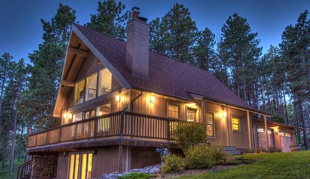 Upscale Home Overlooking Bear Country USA, Near Rushmore, Keystone, Rapid City