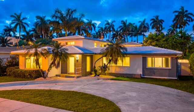 Upscale Retreat|Pool|Game| Beach 15min walk