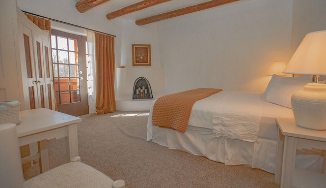 Upstairs King Room w/shared balcony - 5