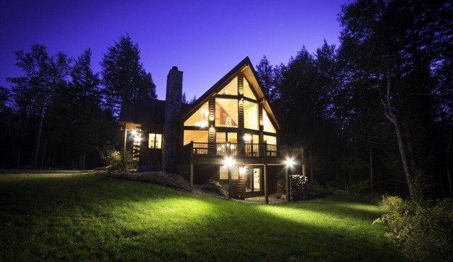 Vail Log Cabin - Large Custom Log Home. Spacious, family-friendly and close to Sunday River