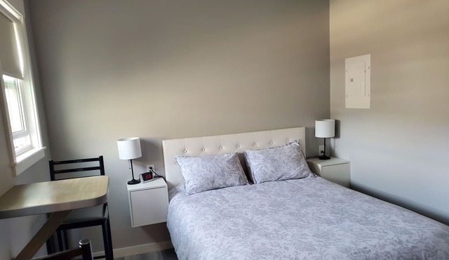 Very Nice, Super Clean, Downtown Hotel Room & Kitchenette