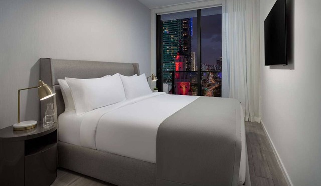 Vibrant Cityscape Suite - Two 3BR with Incredible Views
