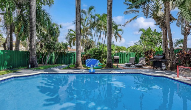 Villa 4/3 + Den for 8 people, heated pool, 5 min to the beach and casino.