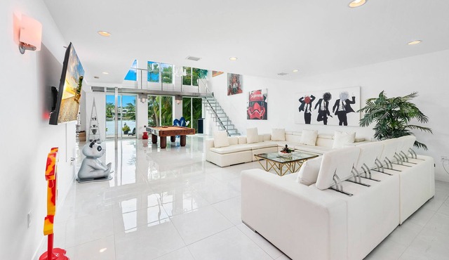Villa Clara Waterfront 6 bedroom home 5 minutes from brickell and south beach