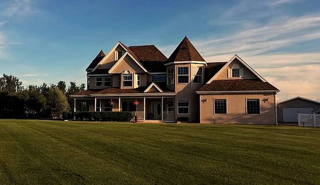 Vintage Room Rental in a Bed and Breakfast near Prince Albert National Park in Saskatchewan