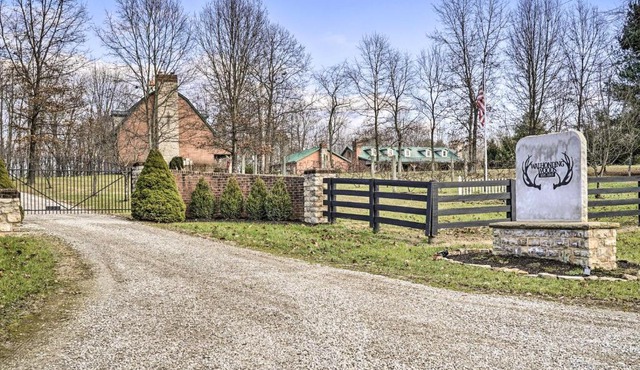 'Walhonding Woods' Secluded Farmland Retreat!