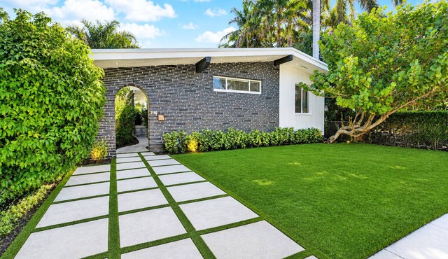 Walk to Beach Luxury 4BR/4BA Villa Hollywood Lakes