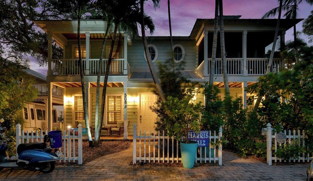 walk to downtown 3-bedroom house in lovely Stuart with AC, WiFi