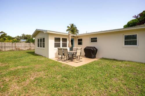 Walk to Jetty Park: Harbor District Home!
