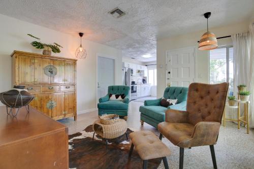 Walk to Ocean: Chic Deerfield Beach Cottage!