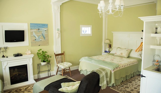 Warm, open suite in cottage on the bay.