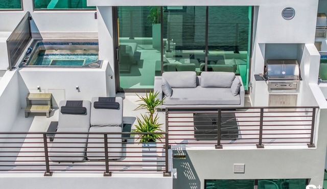 Waterfront 4BR Townhome Near Bal Harbour