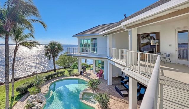 Waterfront 8bd/6ba Sleep 17 Pool Dock 4 miles USSA