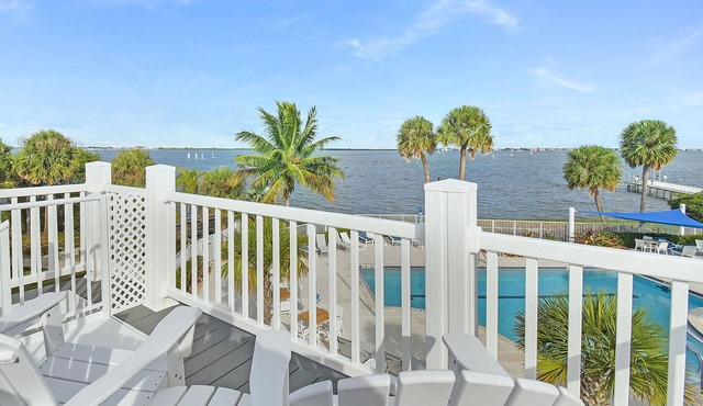 Waterfront End Unit SkyDeck, Resort Pool & River Views