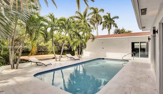 Waterfront Home w/Heated Pool - Mini-Golf - 4 Bedrooms - Sleeps 10