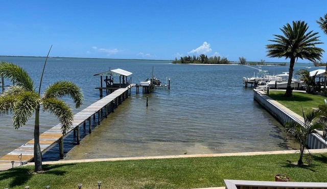 Waterfront Studio with pool and boat dock