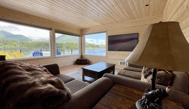 Waterfront Ucluelet Harbour Lodging