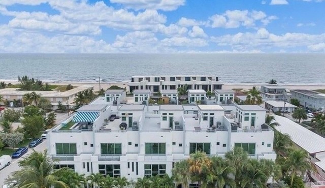 Welcome to Ocean Pearl – Steps from the Beach, Rooftop Terrace/Private Elevator