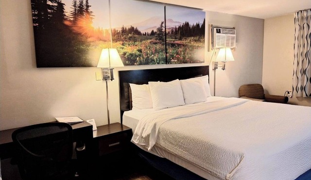 Welcoming Room with Complimentary Tasty Breakfast | Pool Access