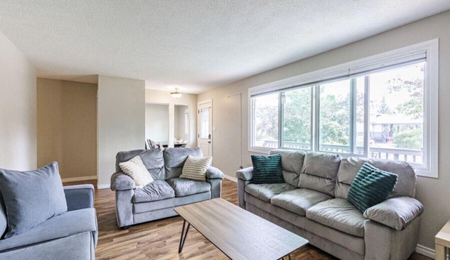 WEM A/C Off-Leash Ravine Sleeps 15 Garage