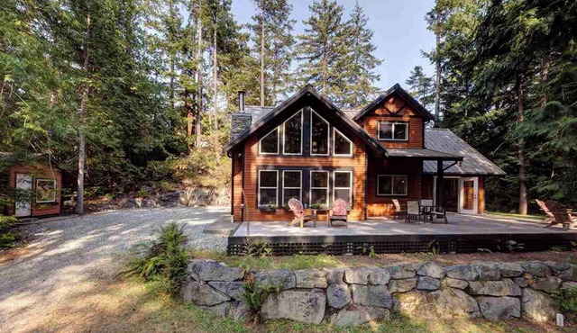West Coast Forest Retreat | Private Sauna & Cold Plunge