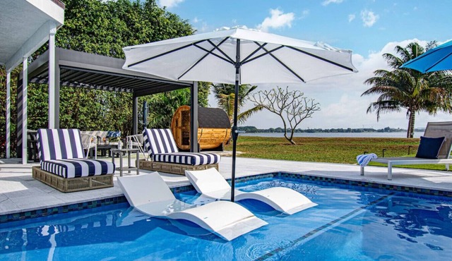 West Palm Oasis, w/Heated Pool, Lakefront Views