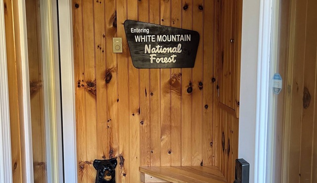 White Mountain Retreat Base Camp for Skiing,Hiking, Biking and River fun!