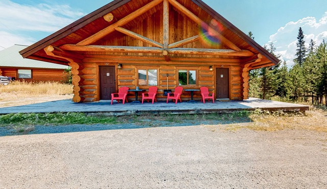 Wilderness resort cabin with deck, free WiFi, & full kitchen - dog-friendly