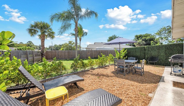Winter Getaway Stuart - Bring your truck, boat or RV - Large Fenced Yard