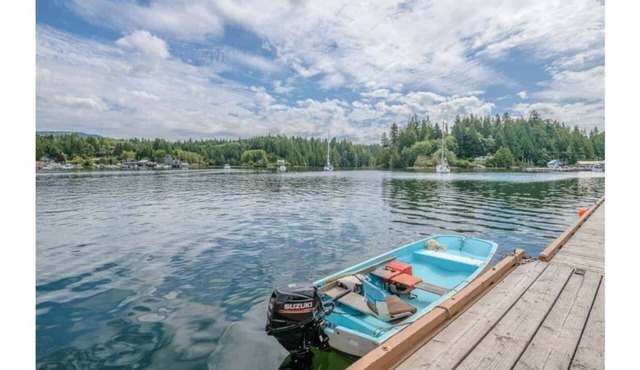 Woodsman Cottage - 8 Acre Waterfront Estate w/Dock