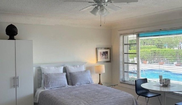 Wow! Beautiful studio (walk to the beach)(2325-3)