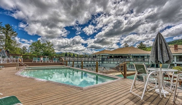 Zen Oasis - Cozy Private place in White Mountains w/Projector, Pool, Hot tub