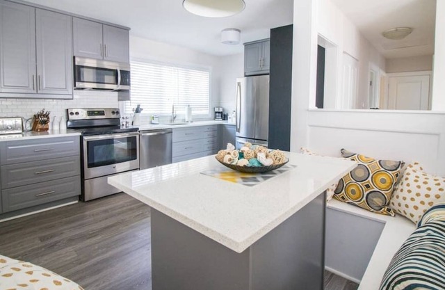 5 min from WEM. 3 Bedroom Home.
