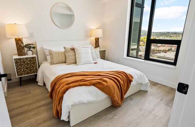 Brand New Condo with Stunning Lake Views in Tower Downtown #1306