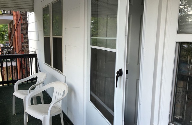 Charming private 2 bedroom apt in the heart of little Italy with balcony