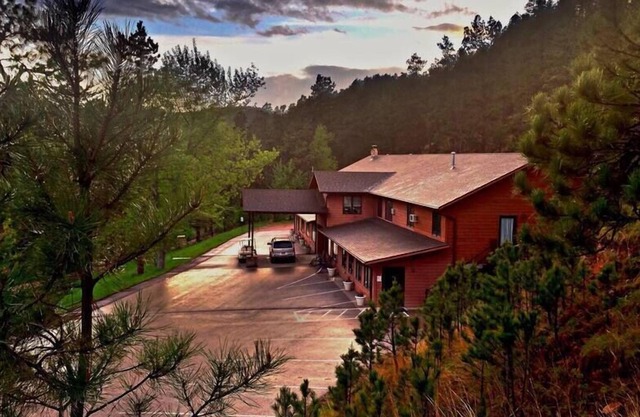 Creek View Lodge #9