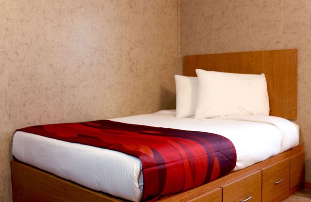 Golden Prairie Lodge - Room 14 - Golden Prairie Lodge