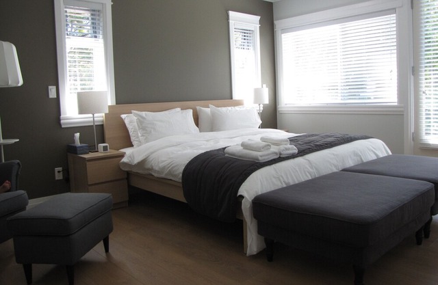Riverfront Bed and Breakfast - Capilano Room