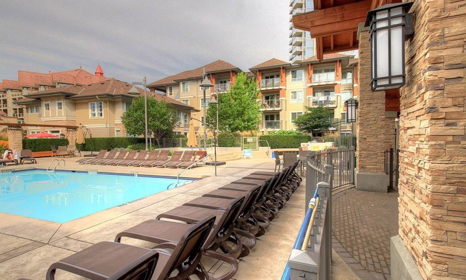 North End Condo | #106 Downtown Waterscapes Large Ground Level 3 Bed Suite Downtown Kelowna