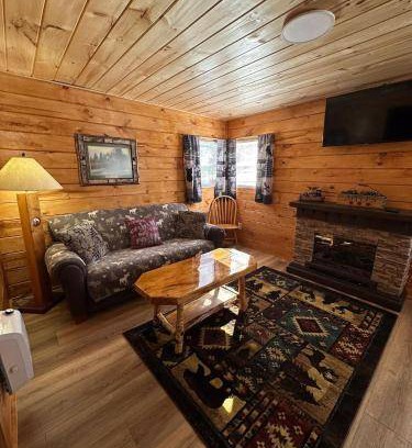 Schroon Lake Hotel | 111 m² Motel ∙ 7 guests