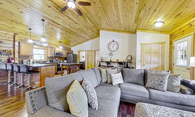 Warrensburg House | 149 m² House ∙ 3 bedrooms ∙ 6 guests